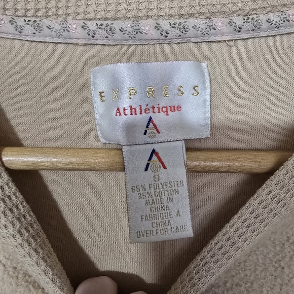 Vintage Tan Crewneck Sweater with Express Cottagecore Floral Graphic Design - Picture 8 of 8